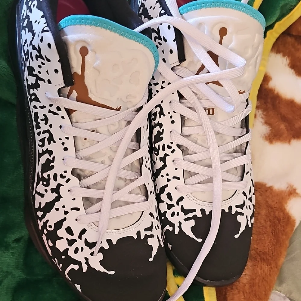 Jordan's Zion 3 Size 15, Runs Narrow - Picture 2 of 8